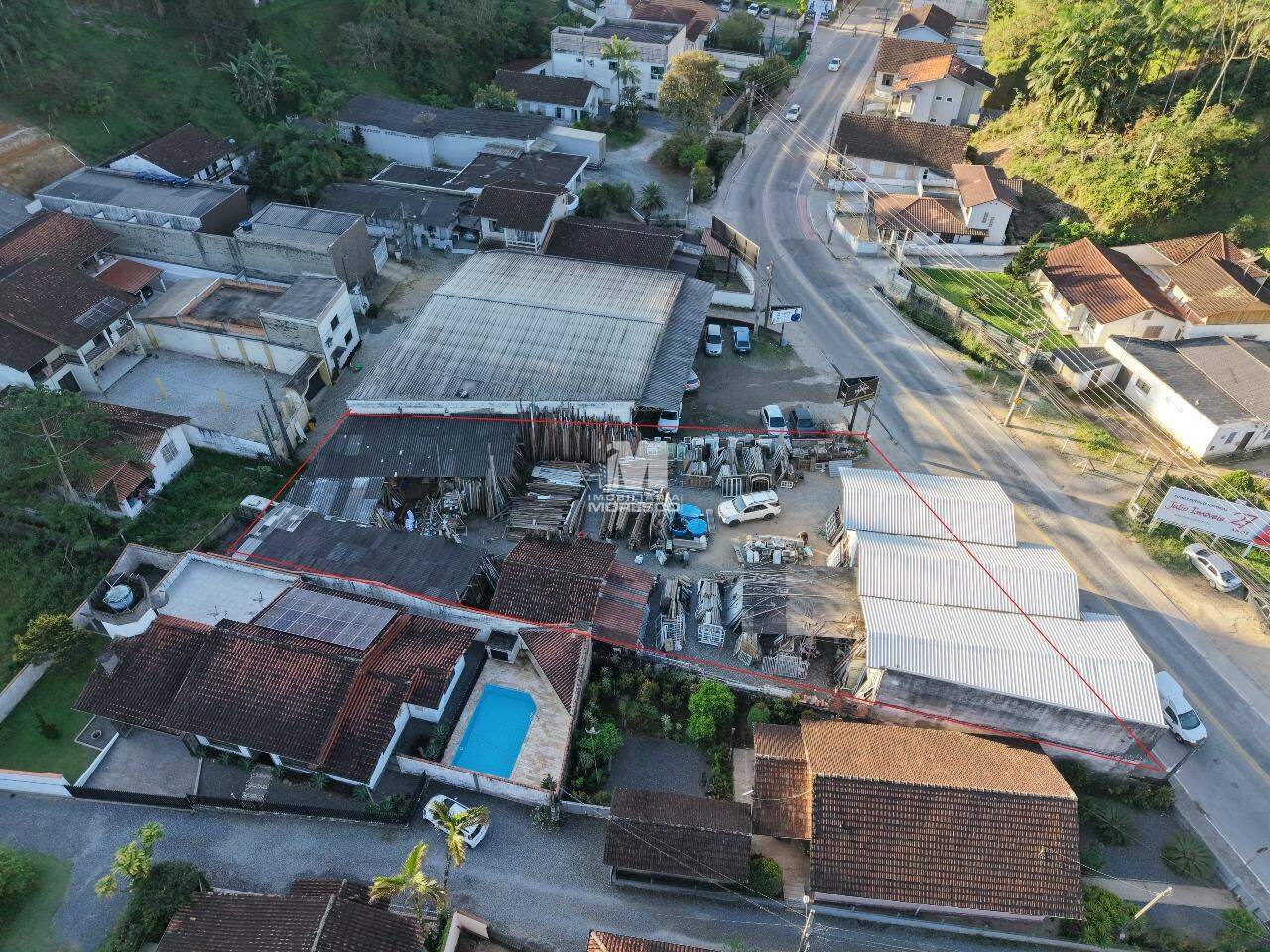 Terreno à venda no bairro Primeiro de Maio: 
