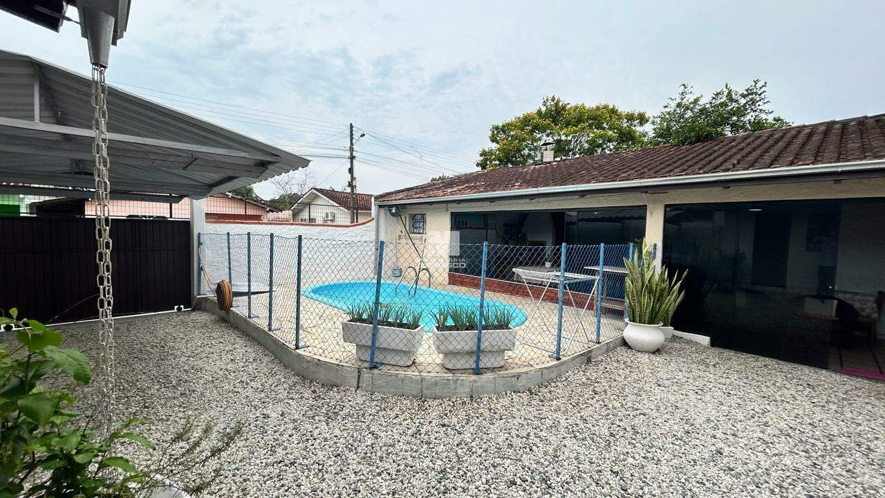 Casa à venda no bairro Planalto: 