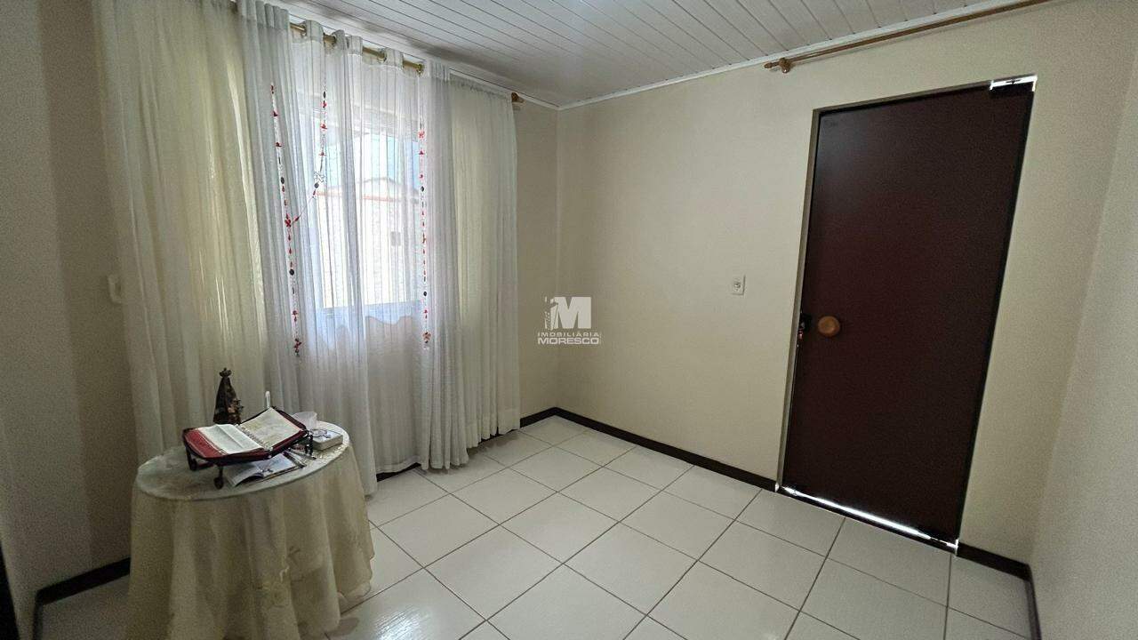 Casa à venda no bairro Planalto: 