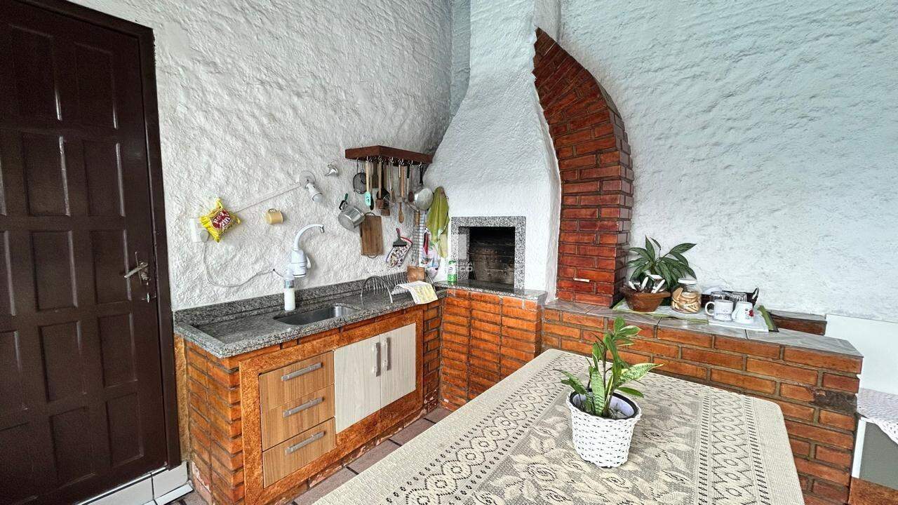 Casa à venda no bairro Planalto: 