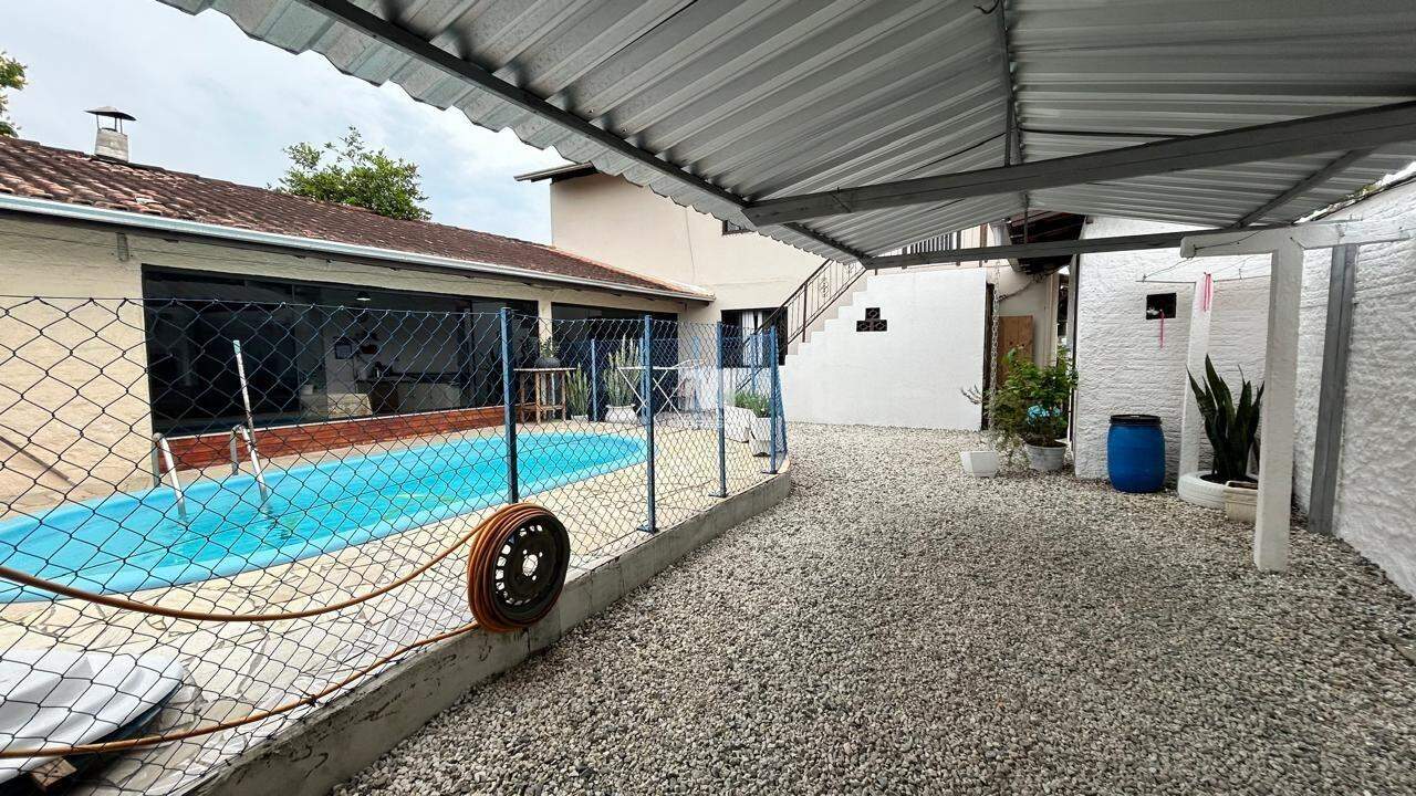 Casa à venda no bairro Planalto: 