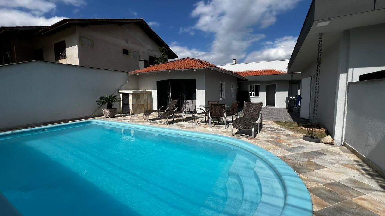 Casa à venda no bairro Jardim Maluche: 