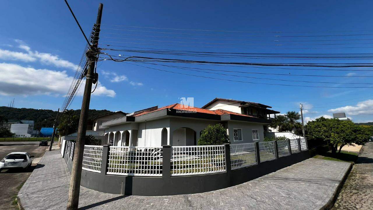 Casa à venda no bairro Jardim Maluche: 