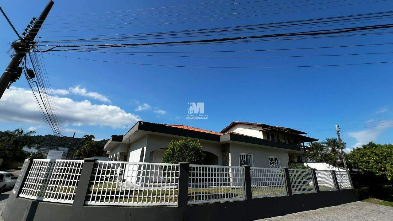 Casa à venda no bairro Jardim Maluche: 