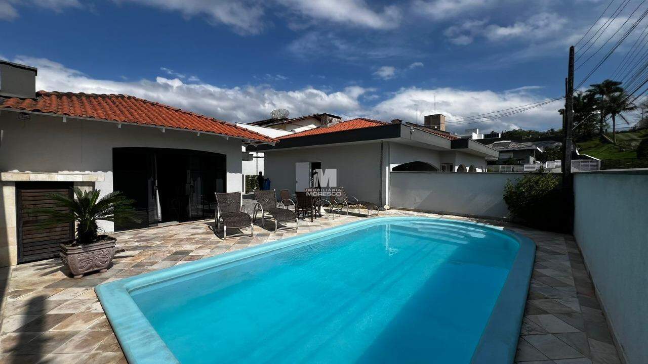 Casa à venda no bairro Jardim Maluche: 