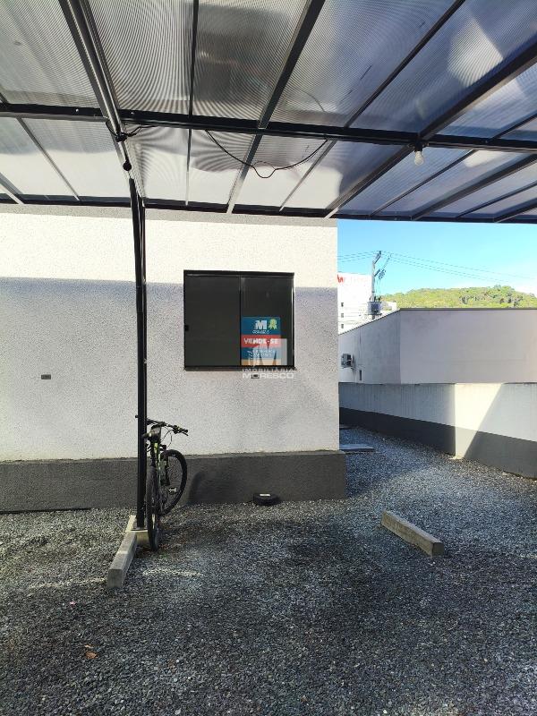 Apartamento à venda no bairro Azambuja: 