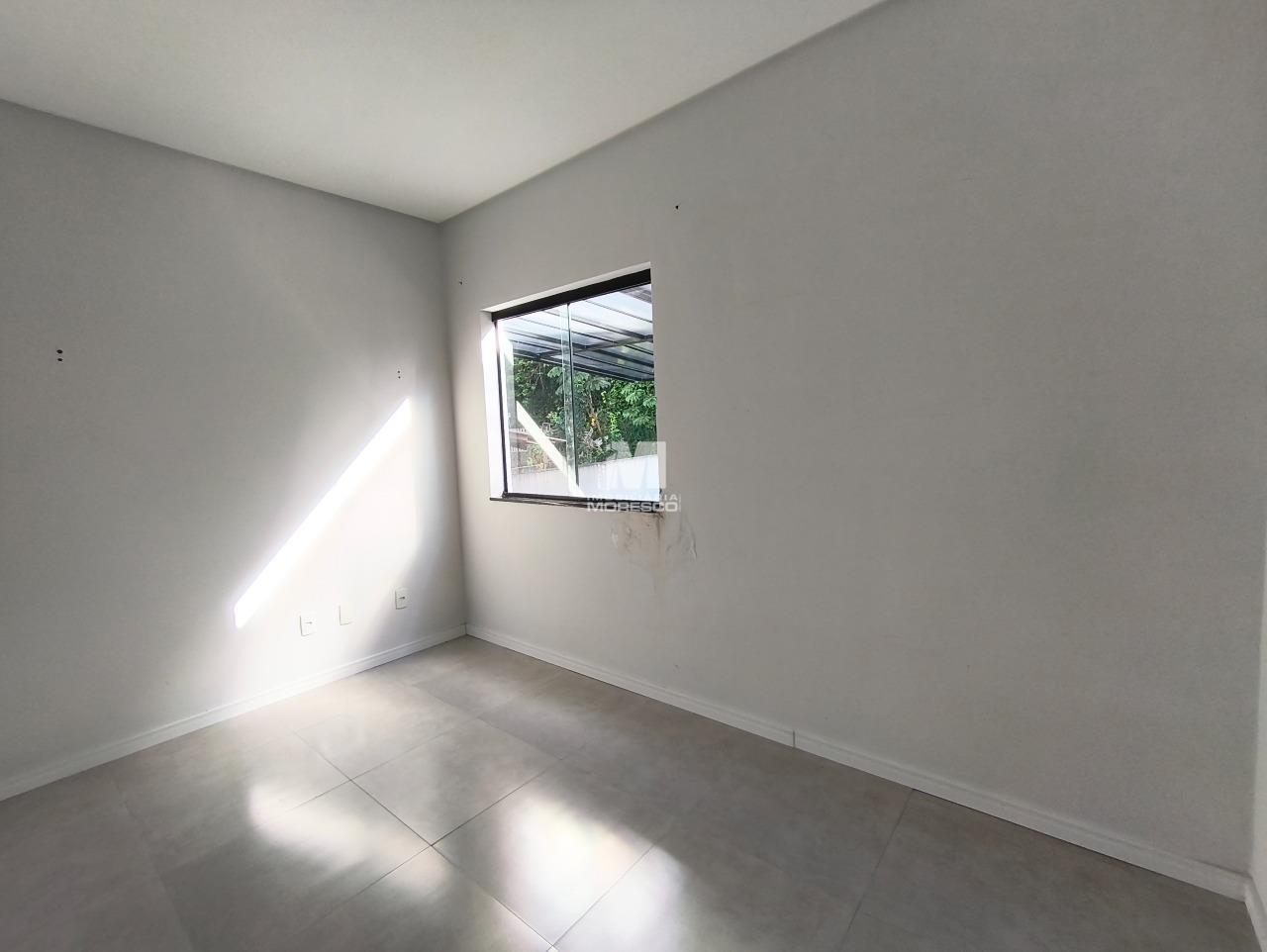 Apartamento à venda no bairro Azambuja: 
