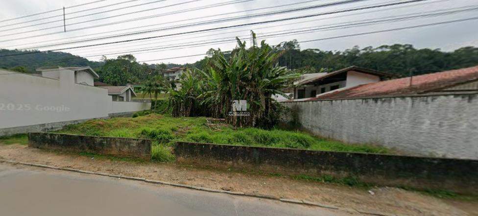 Terreno à venda no bairro Primeiro de Maio: 
