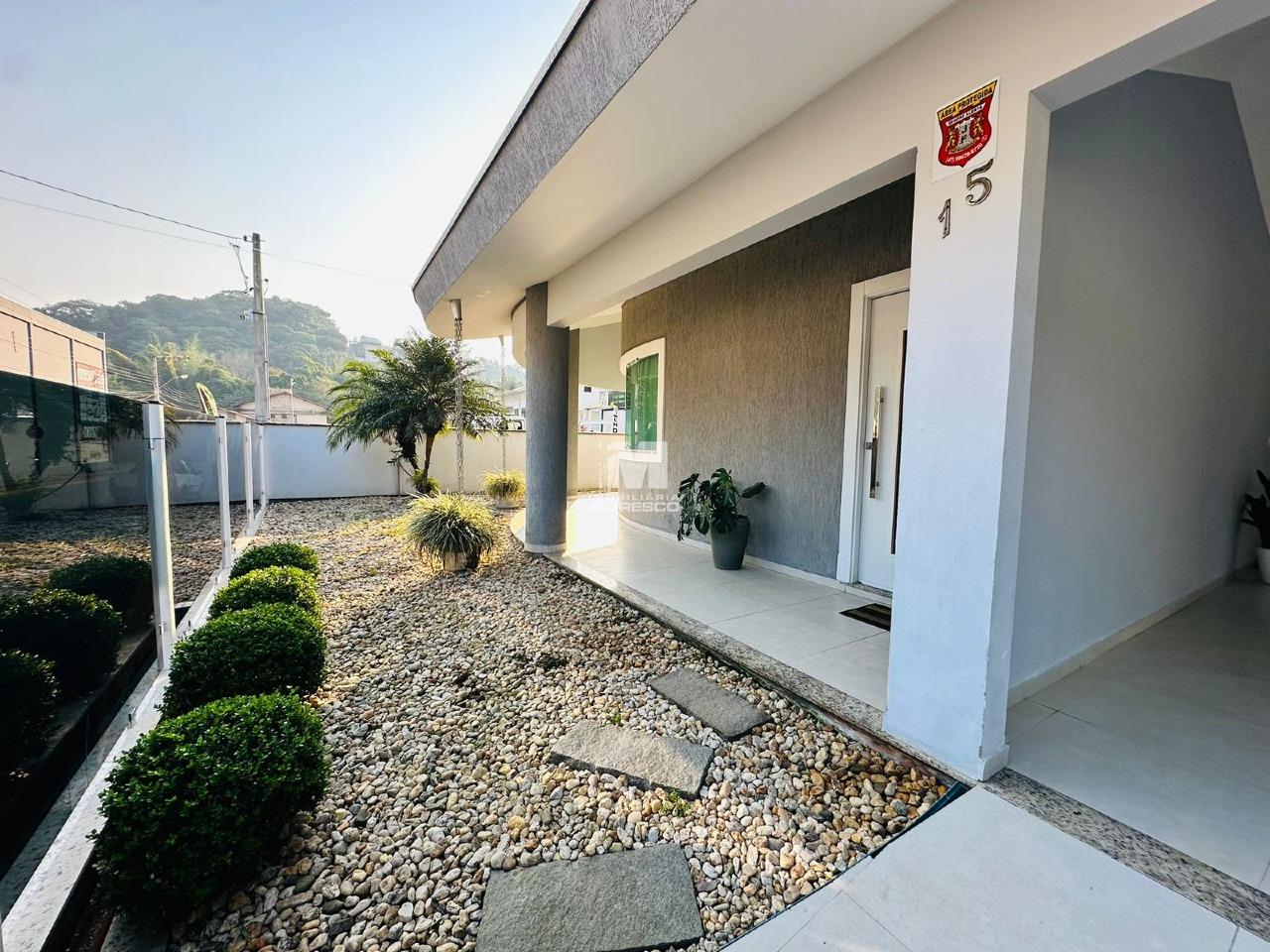 Casa à venda no bairro Santa Luzia: 