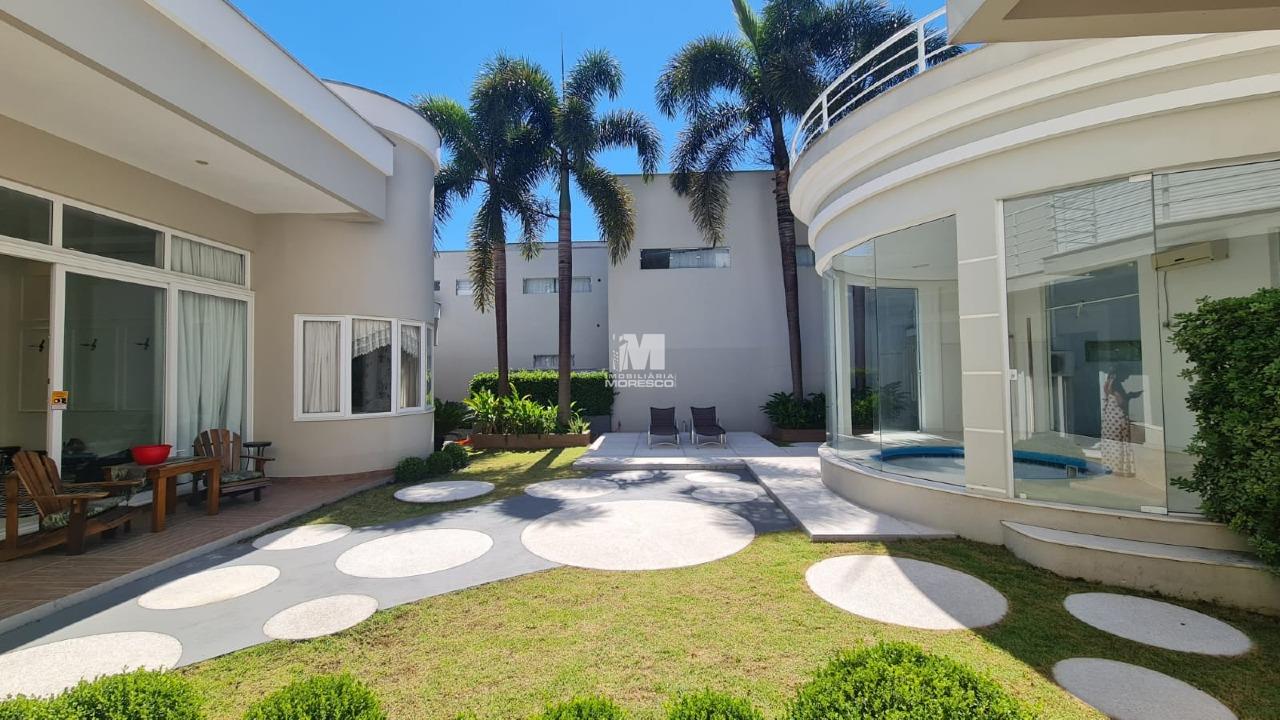 Casa à venda no bairro Jardim Maluche: