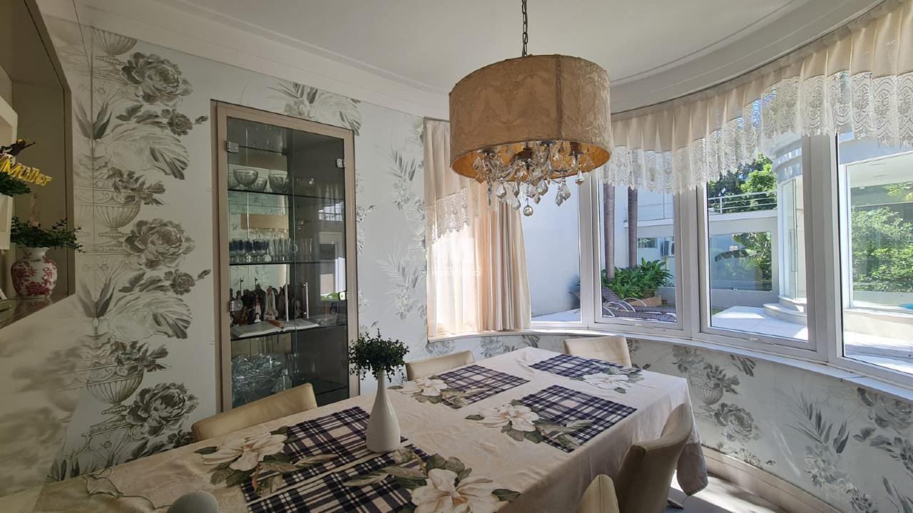 Casa à venda no bairro Jardim Maluche: