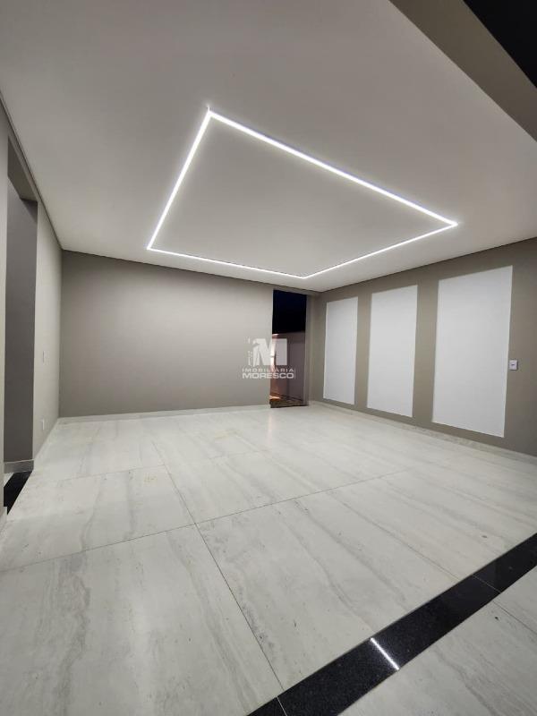 Casa à venda no bairro Guabirupé: