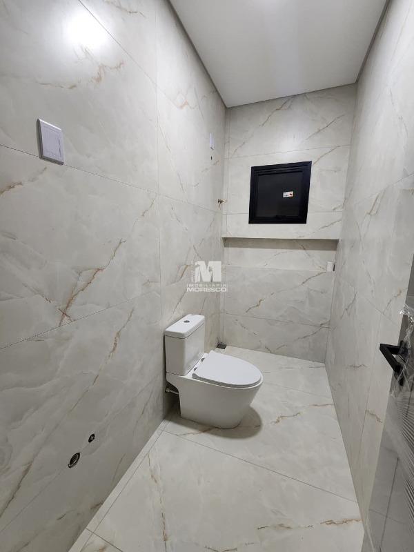 Casa à venda no bairro Guabirupé: