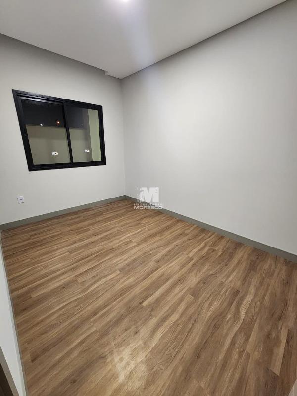 Casa à venda no bairro Guabirupé: