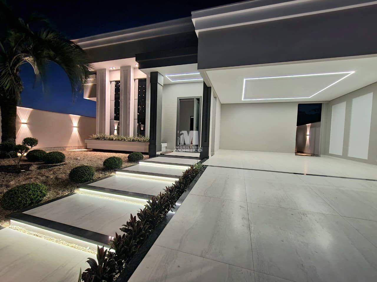 Casa à venda no bairro Guabirupé: 