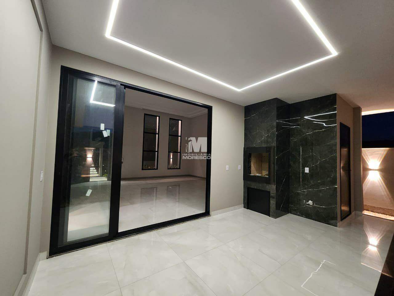 Casa à venda no bairro Guabirupé: