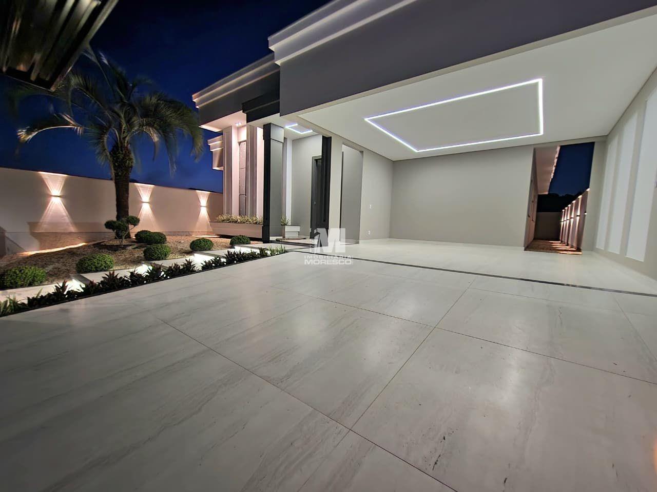 Casa à venda no bairro Guabirupé: