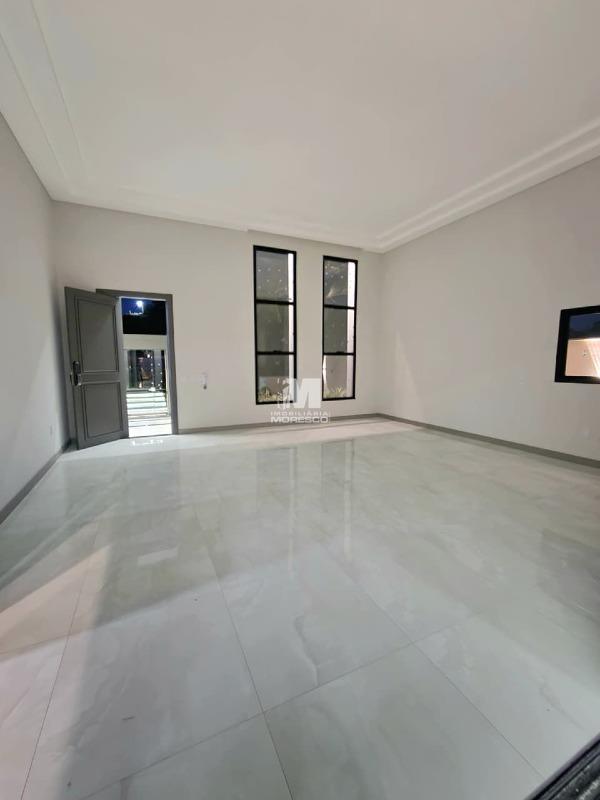 Casa à venda no bairro Guabirupé: