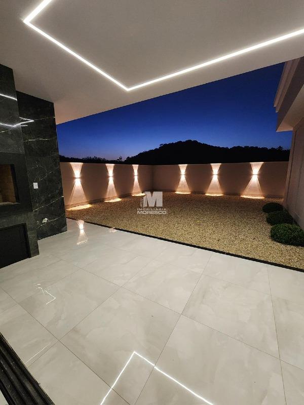 Casa à venda no bairro Guabirupé: