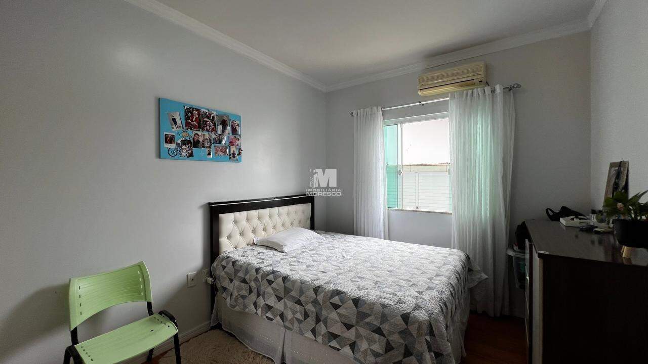 Casa à venda no bairro Planalto: 