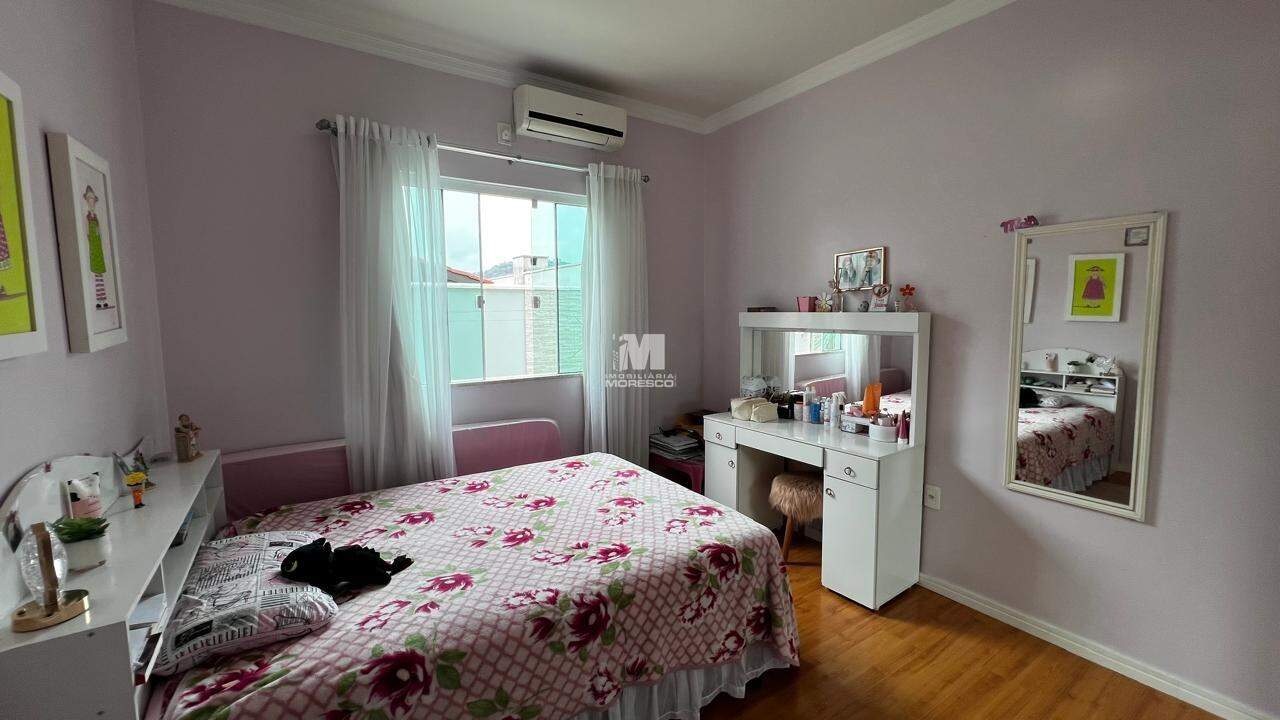Casa à venda no bairro Planalto: 