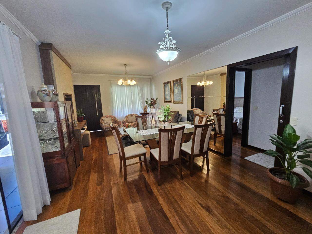 Casa à venda no bairro Souza Cruz: 