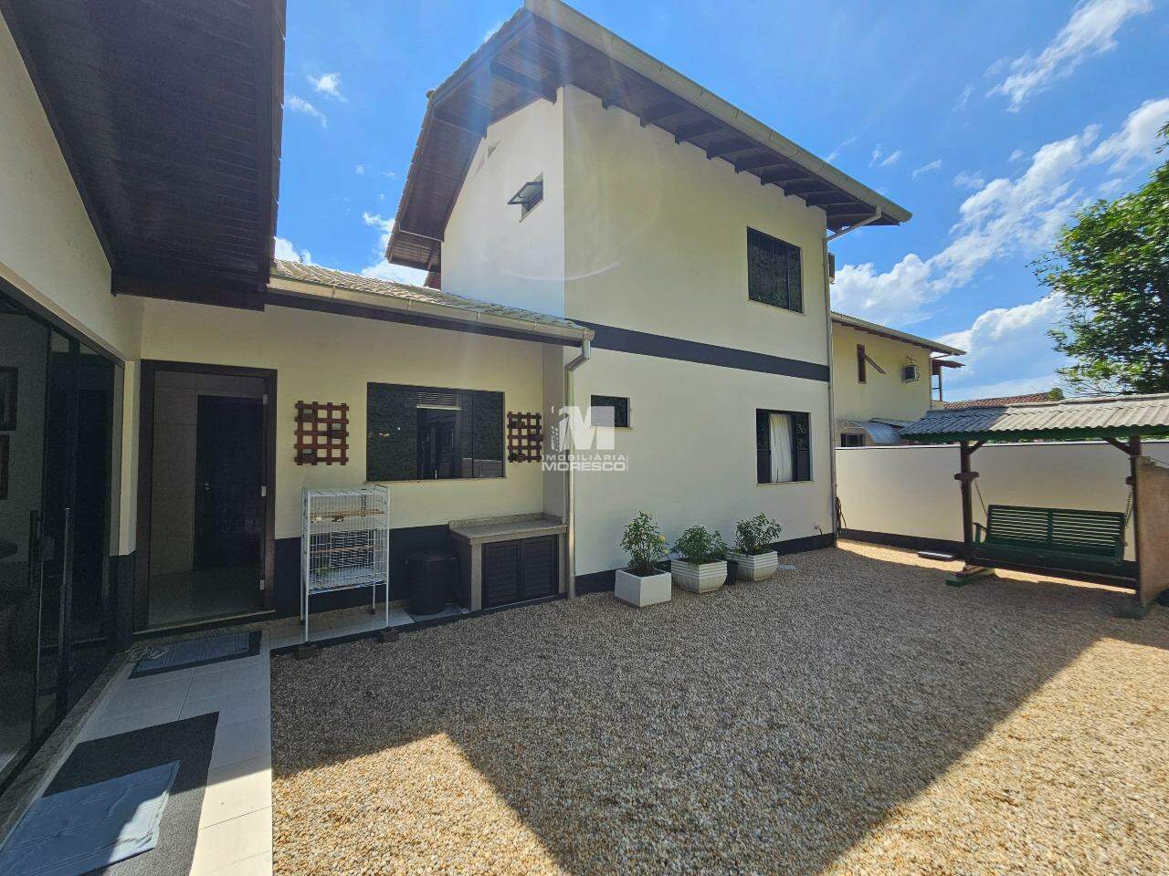 Casa à venda no bairro Souza Cruz: 