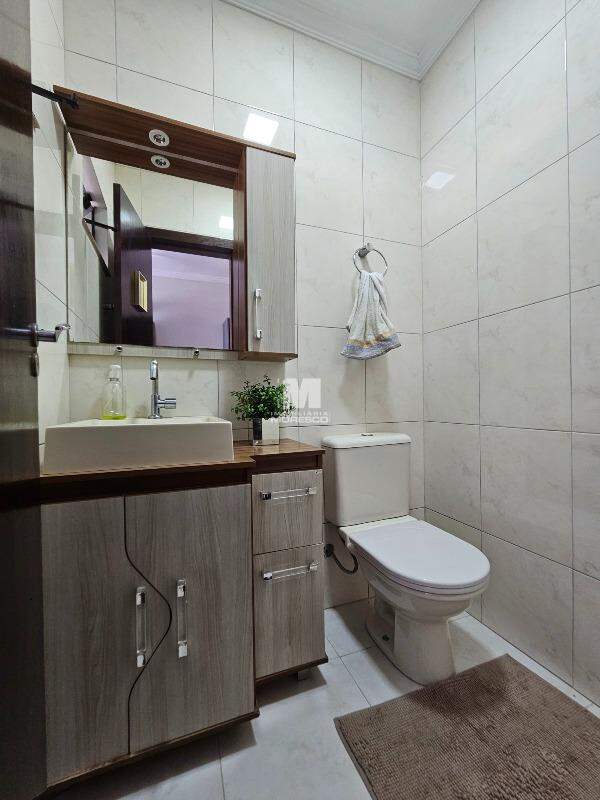 Casa à venda no bairro Souza Cruz: 