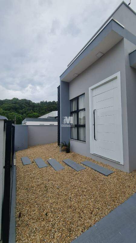 Casa à venda no bairro Guabiruba Sul: 