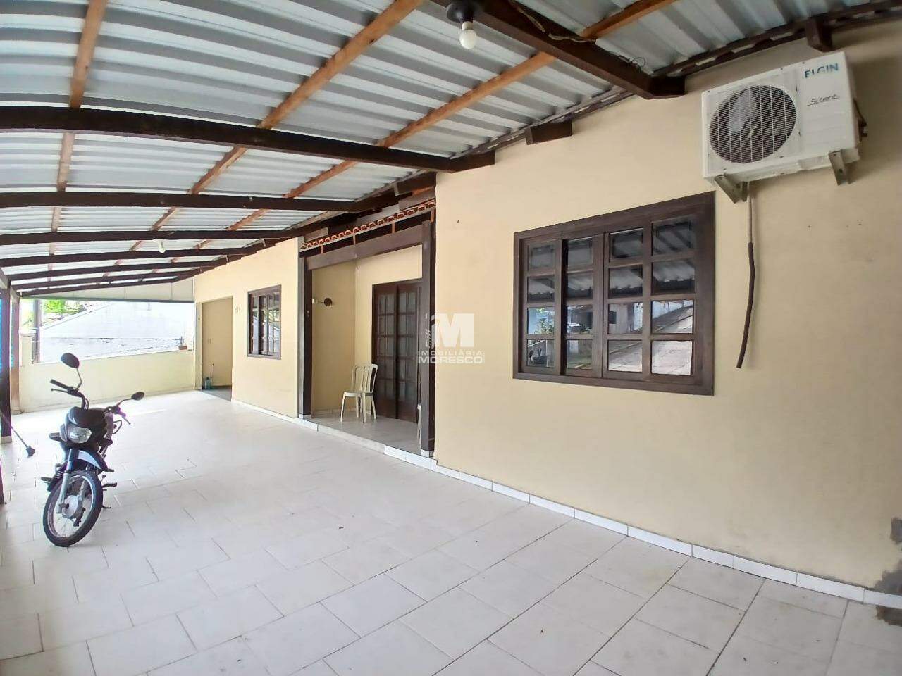 Casa à venda no bairro Souza Cruz: 