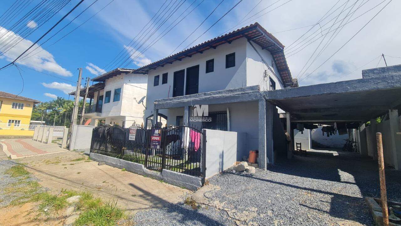 Casa à venda no bairro Santa Terezinha: 
