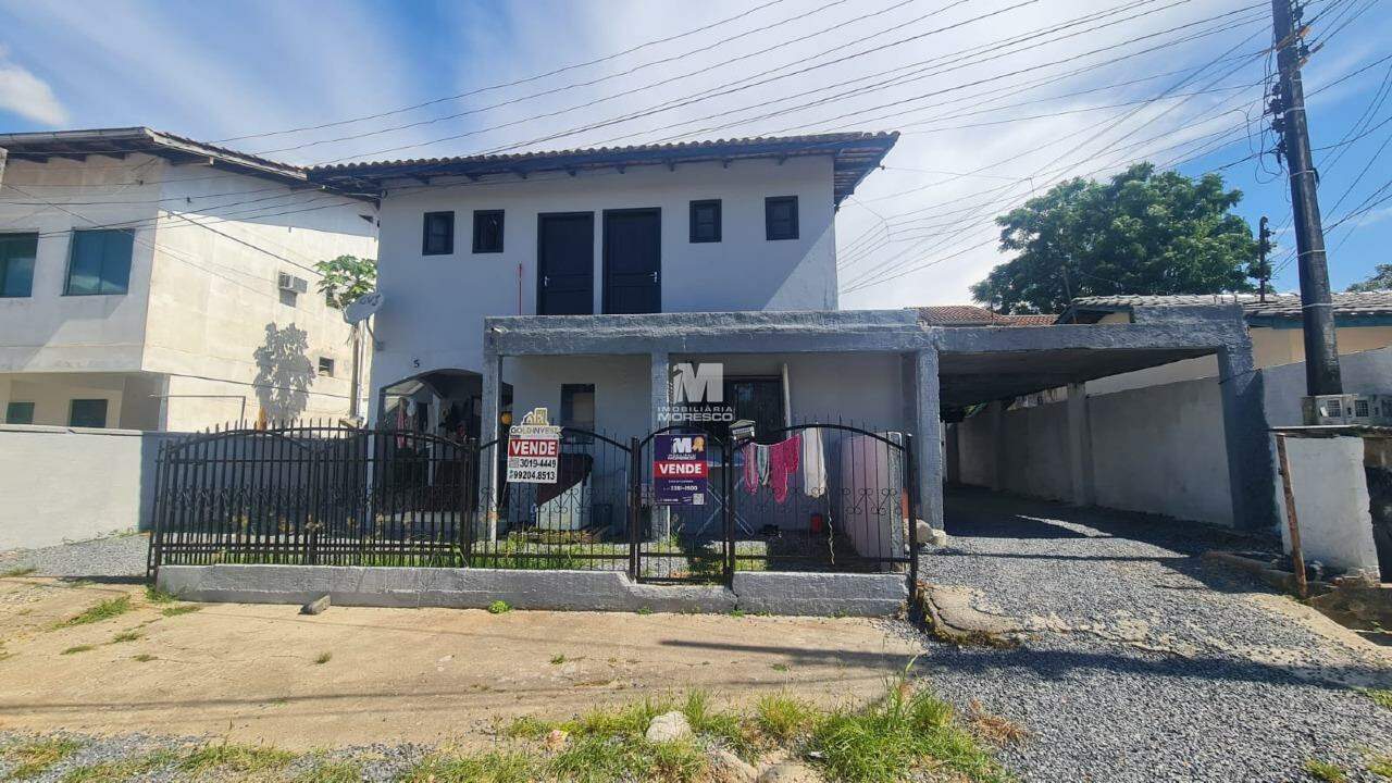 Casa à venda no bairro Santa Terezinha: