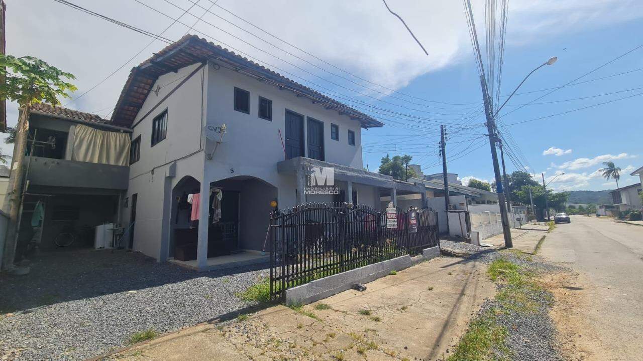 Casa à venda no bairro Santa Terezinha: 