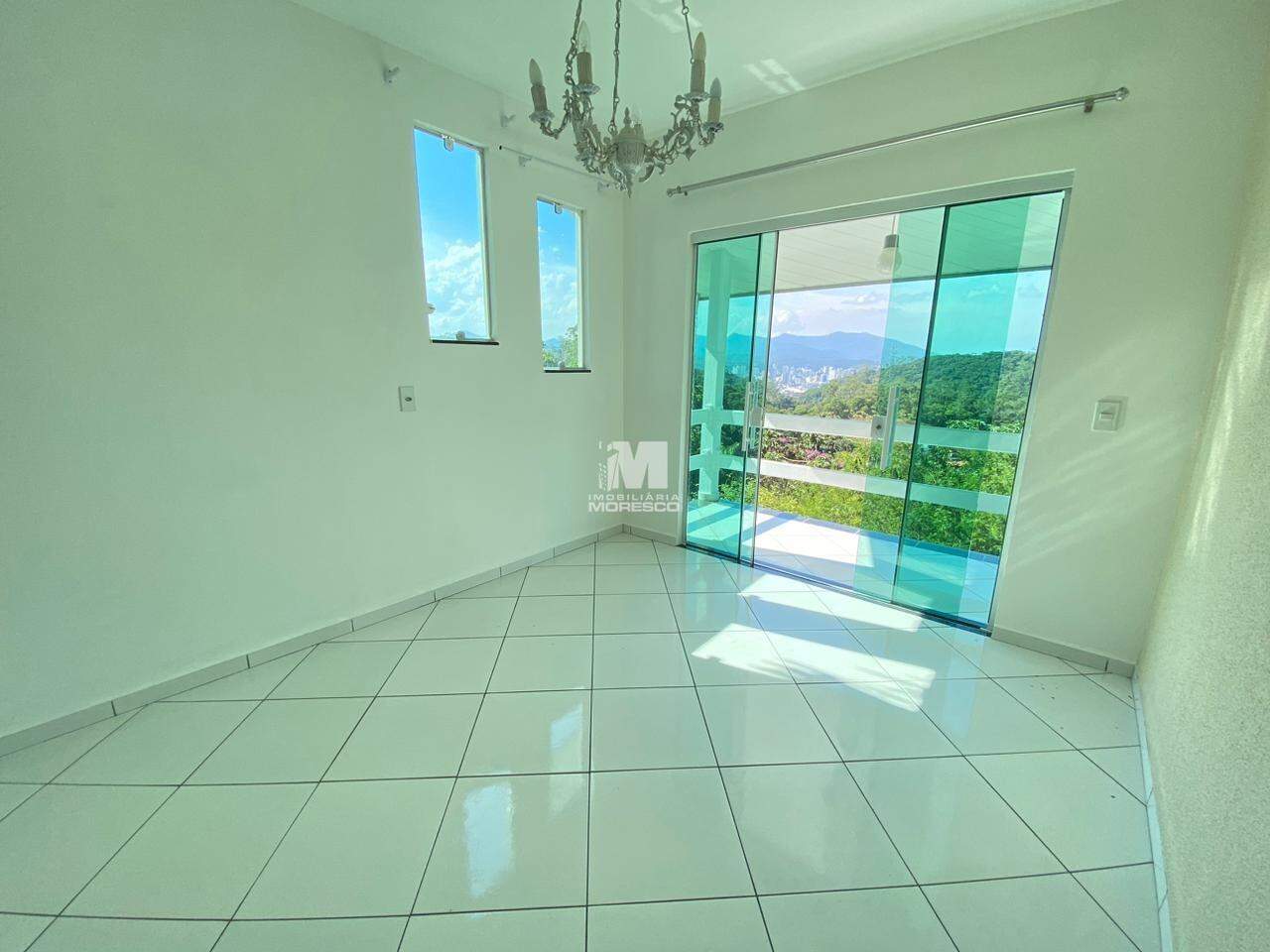 Casa de 5 quartos, 229m² no bairro Azambuja, em Brusque | Eu Corretor