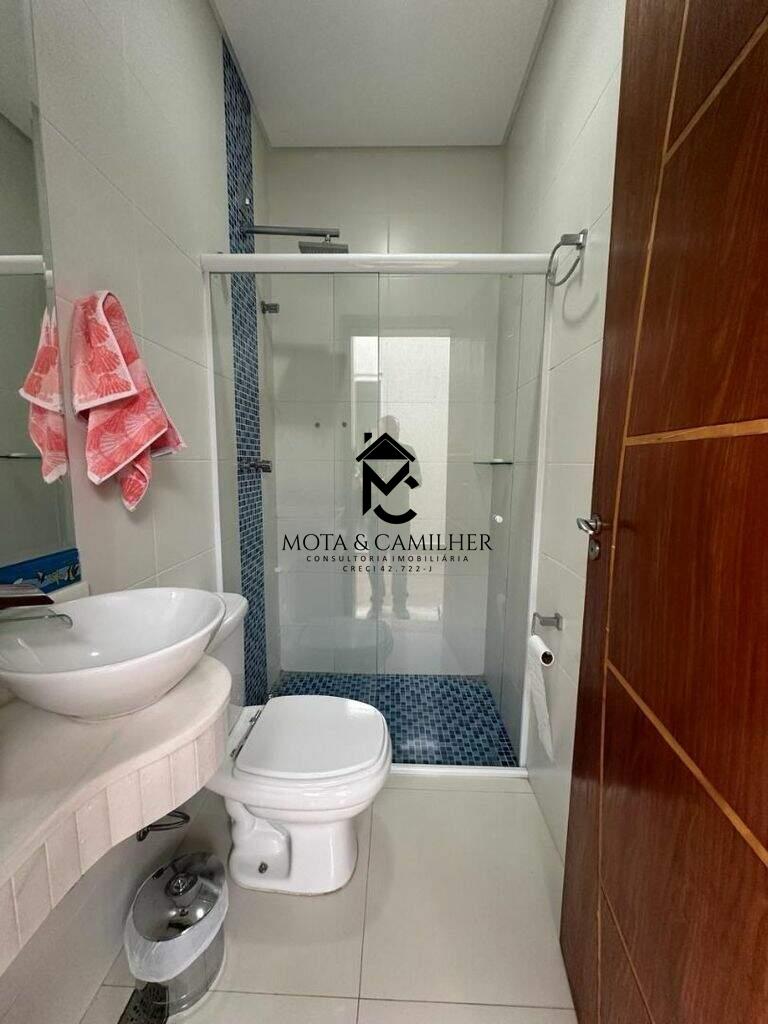 Casa em condominio à venda no Pinhão: 