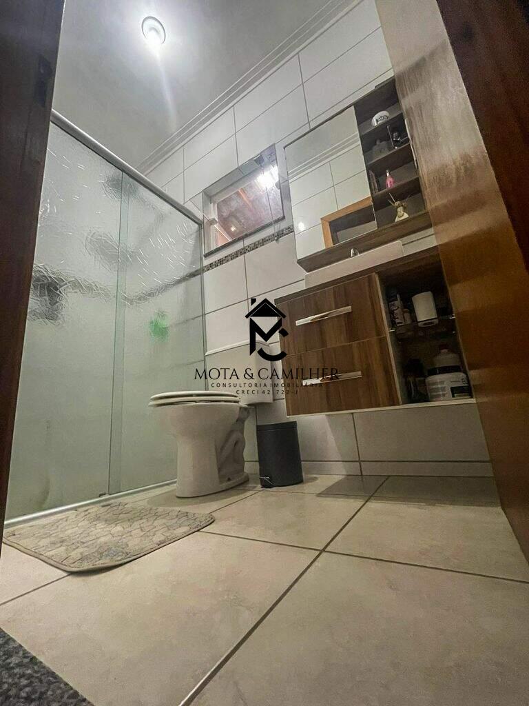 Casa à venda no Piracangaguá: 