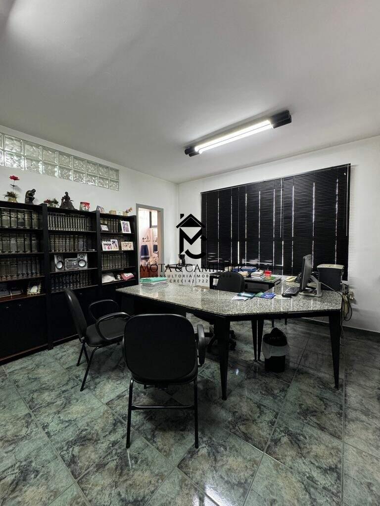 Sala à venda no Centro: 