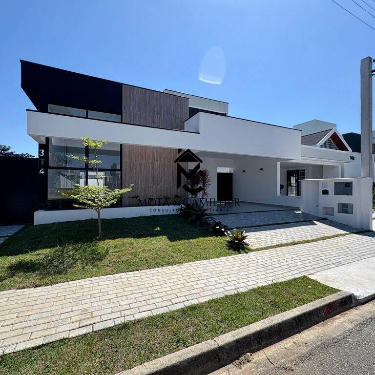 Casa em condominio à venda no Piracangaguá: 