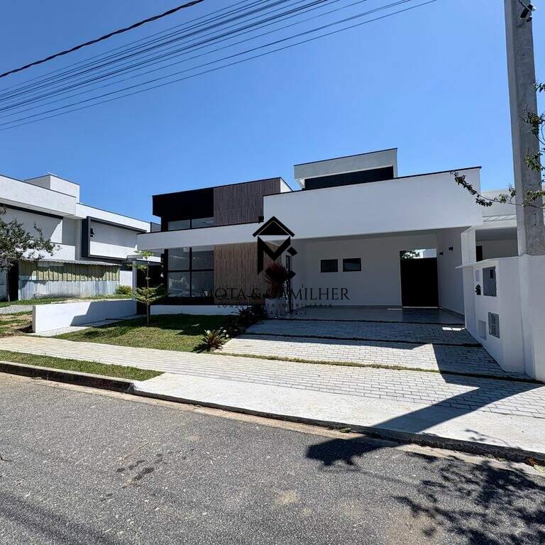 Casa em condominio à venda no Piracangaguá: 