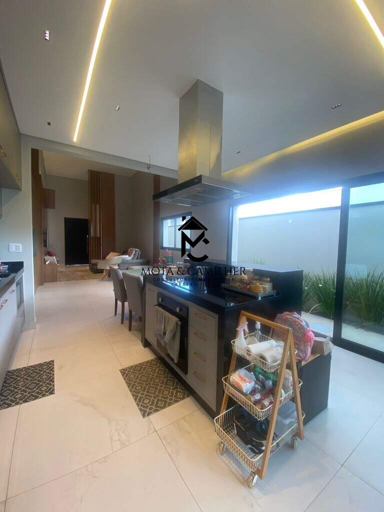 Casa em condominio à venda no Piracangaguá: 