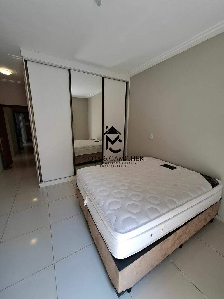 Casa em condominio à venda no Piracangaguá: 