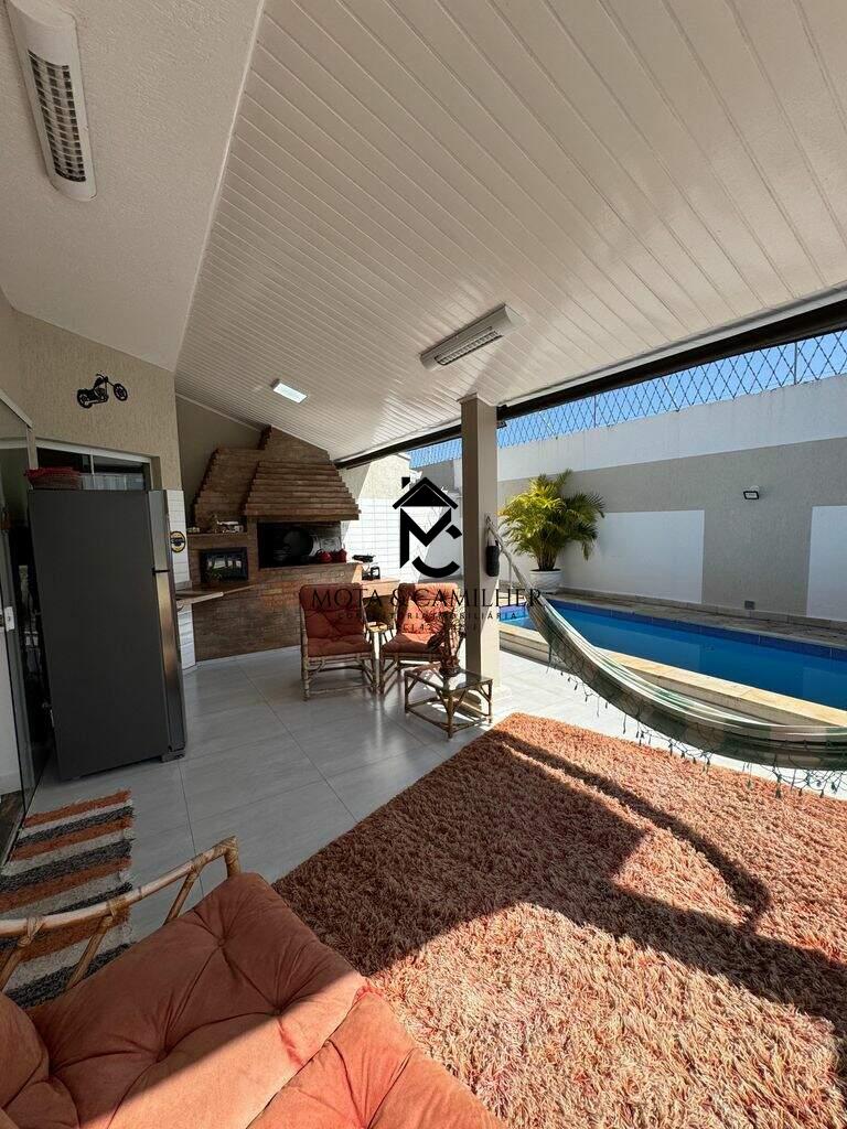 Casa em condominio à venda no Piracangaguá: 