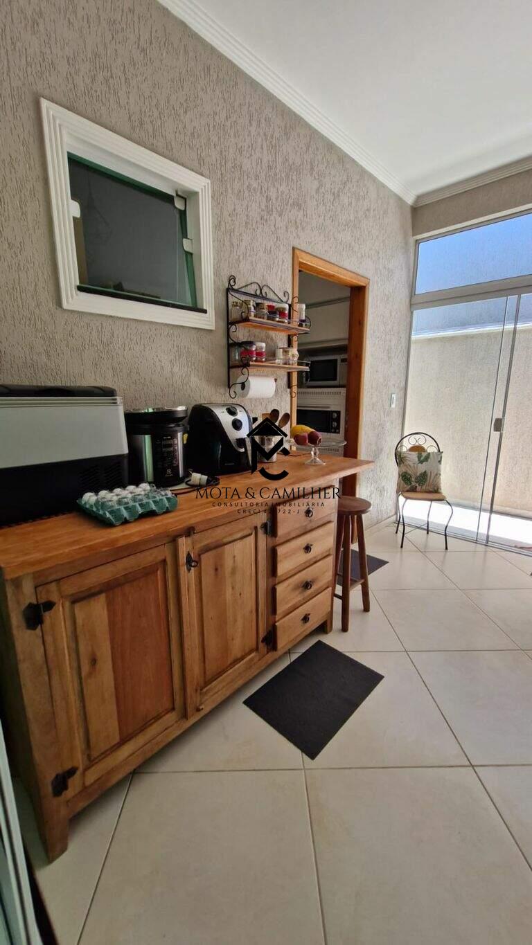 Casa em condominio à venda no Castelos: 