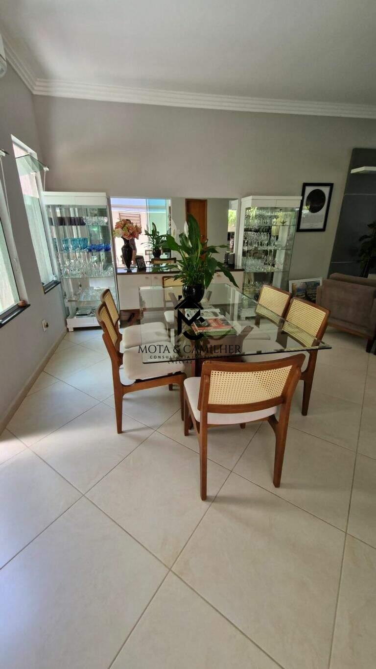 Casa em condominio à venda no Castelos: 