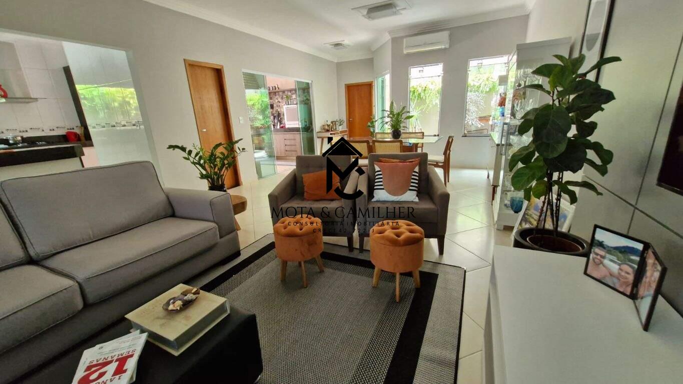 Casa em condominio à venda no Castelos: 