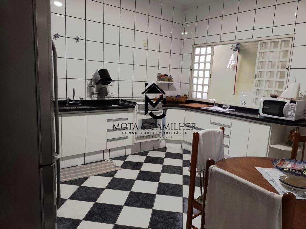 Casa Comercial para aluguel no Jardim Santa Teresa: 