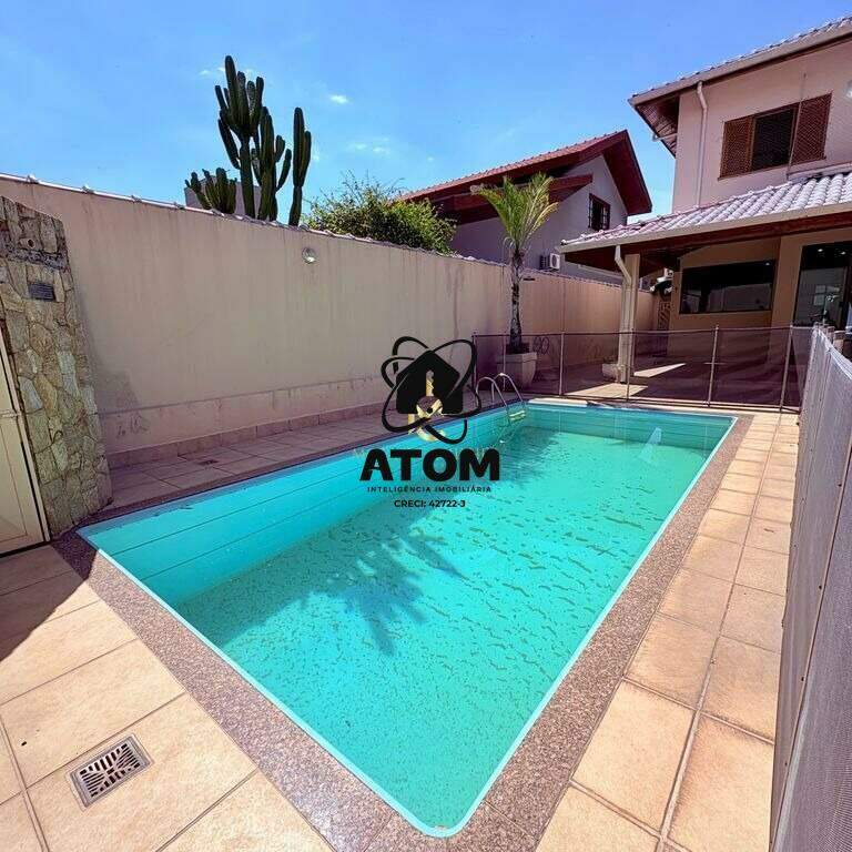 Casa em condominio à venda no Barranco: 