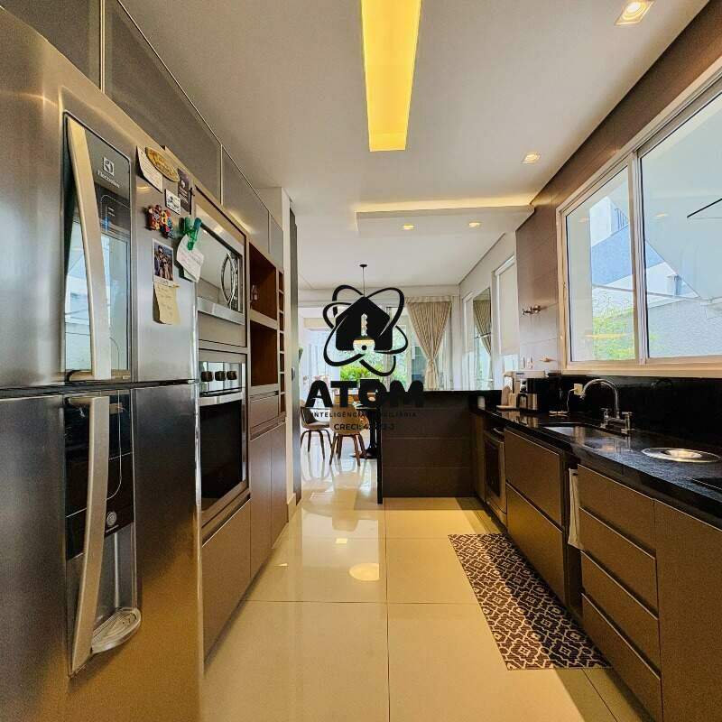 Casa em condominio à venda no Quiririm: 