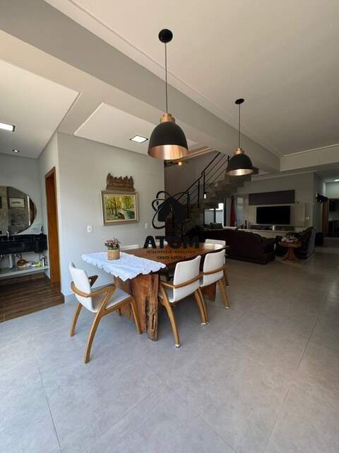 Casa em condominio à venda no Quiririm: 