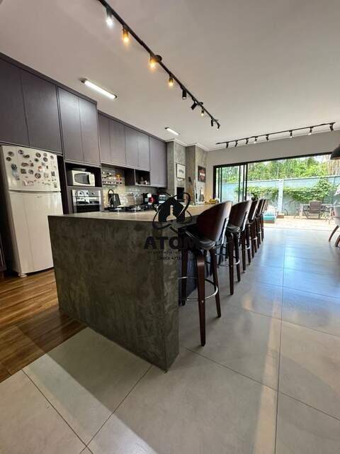 Casa em condominio à venda no Quiririm: 
